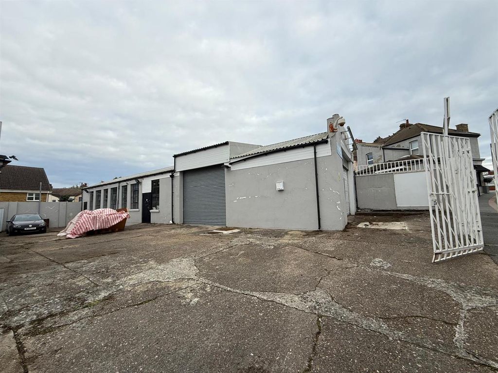 Property photo 1 of 10 Yard And Workshop