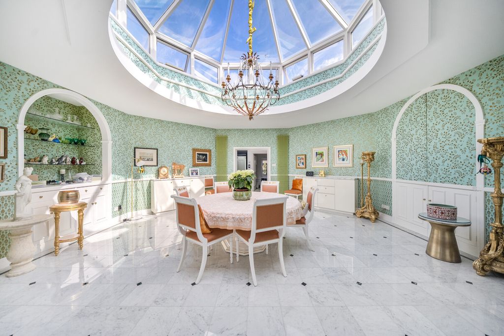Property photo 1 of 27 Dining Room