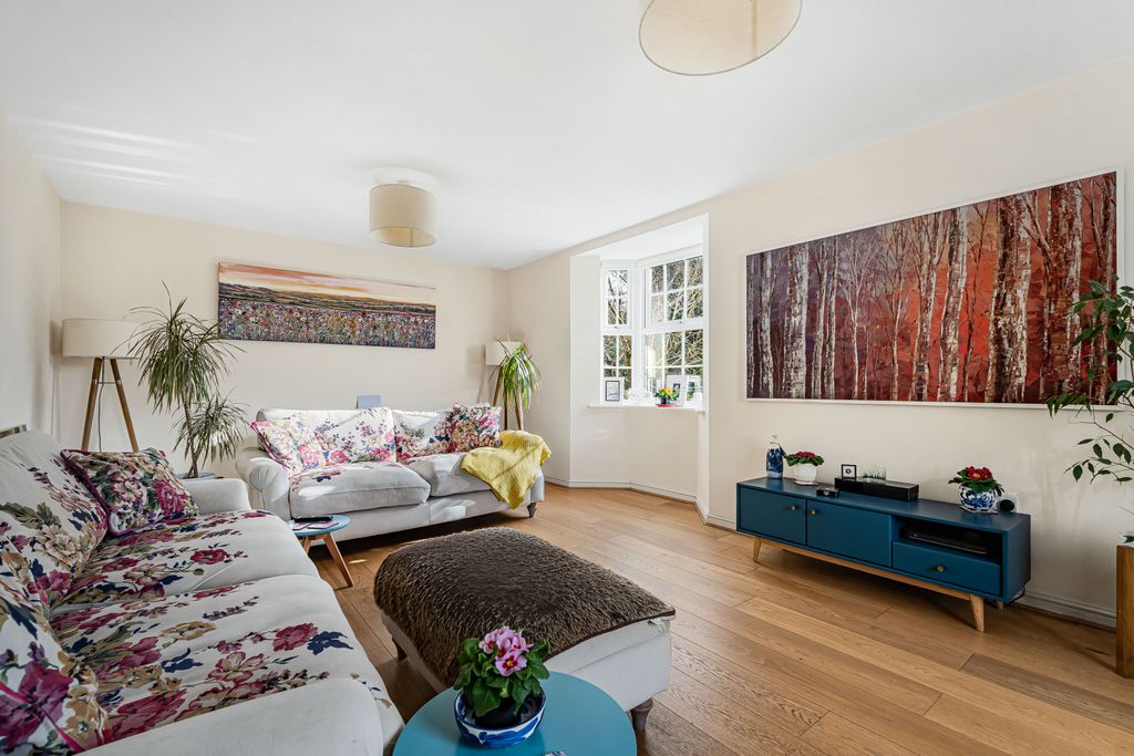 Property photo 2 of 22 Living Room