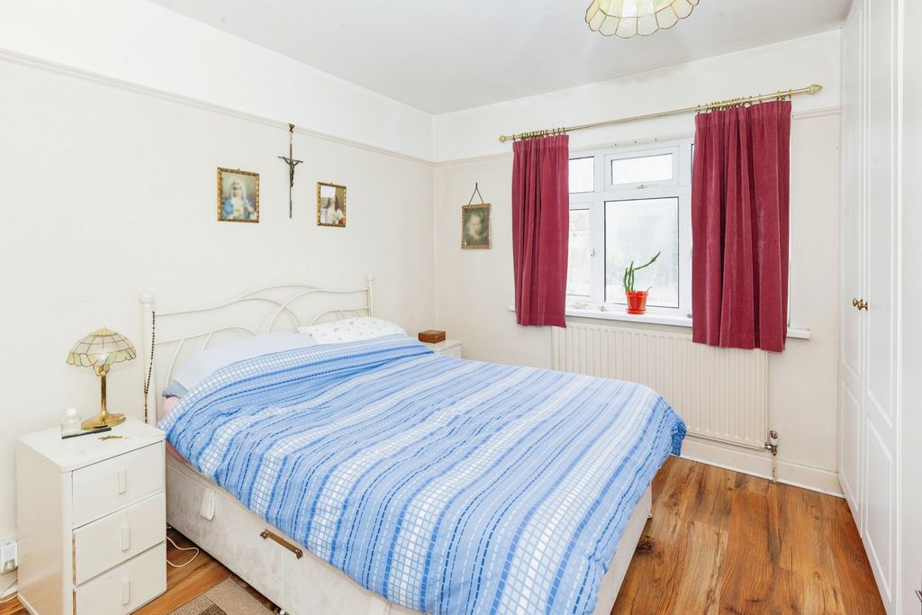 Property photo 3 of 18