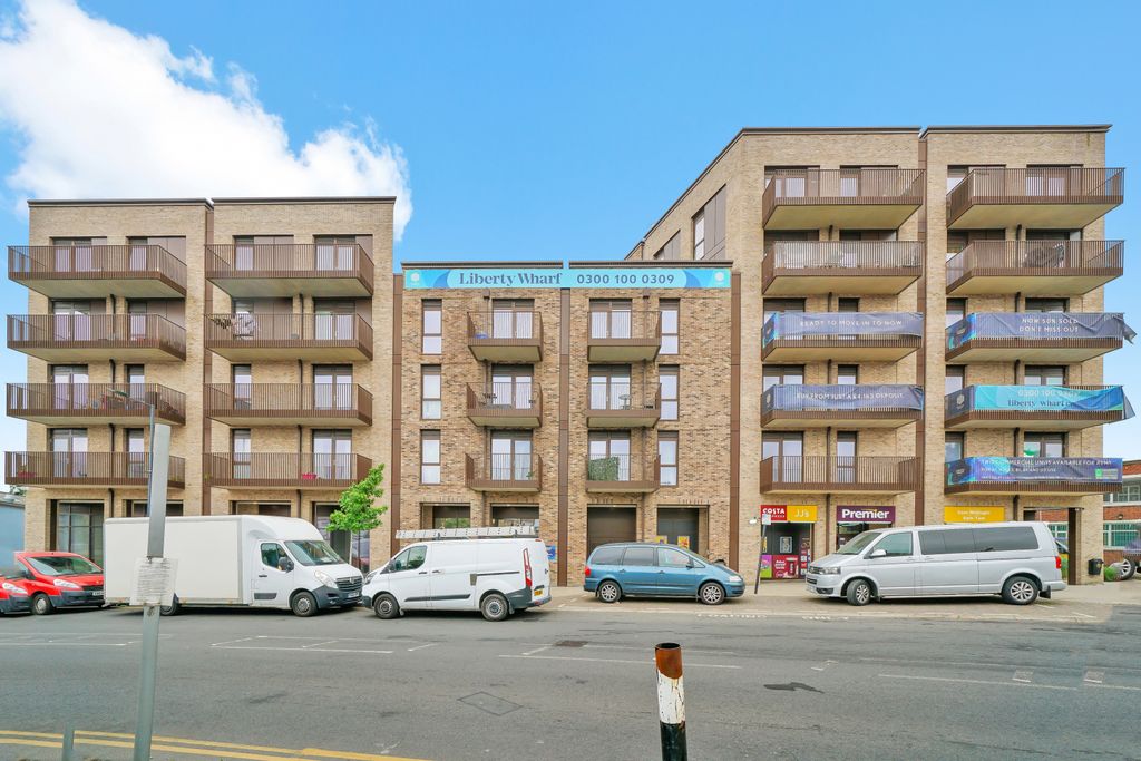 Property photo 1 of 10 Waterfront Heights, Mount Pleasant, Wembley, Middlesex Ha0