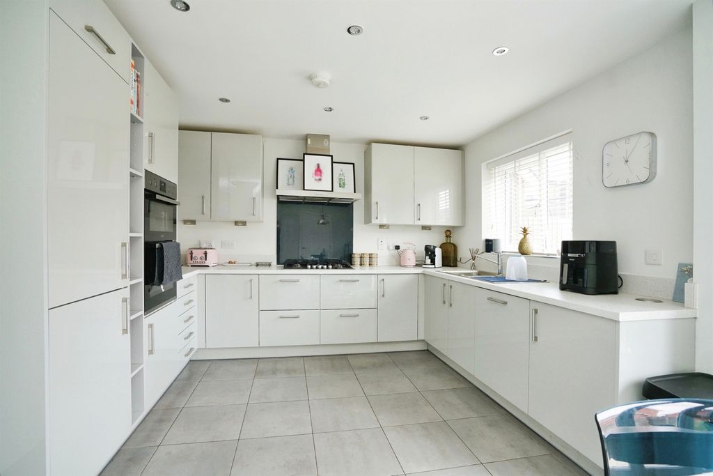 Property photo 3 of 16 Kitchen/ Diner