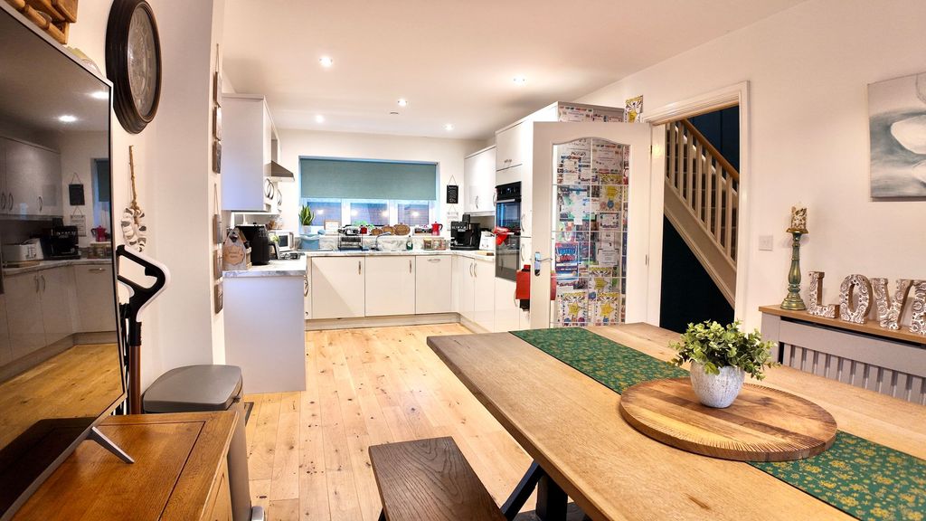 Property photo 2 of 29