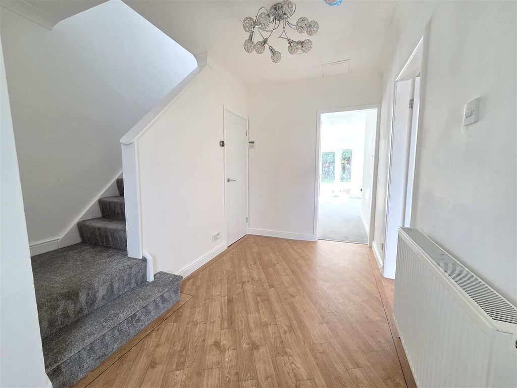 Property photo 3 of 19 Hall