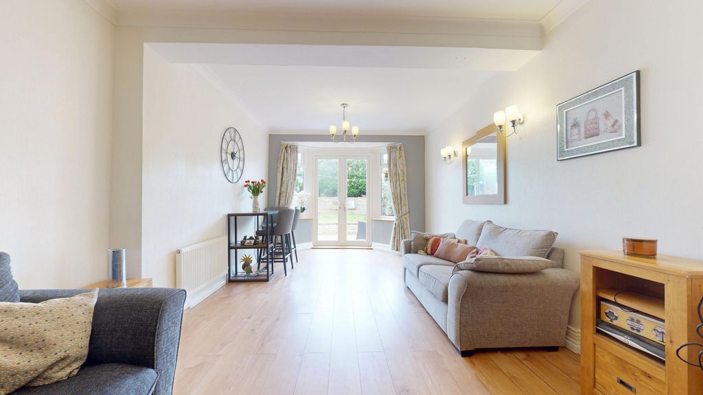Property photo 3 of 27 4076458