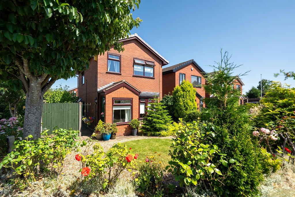 Property photo 1 of 27 2 Marple Close