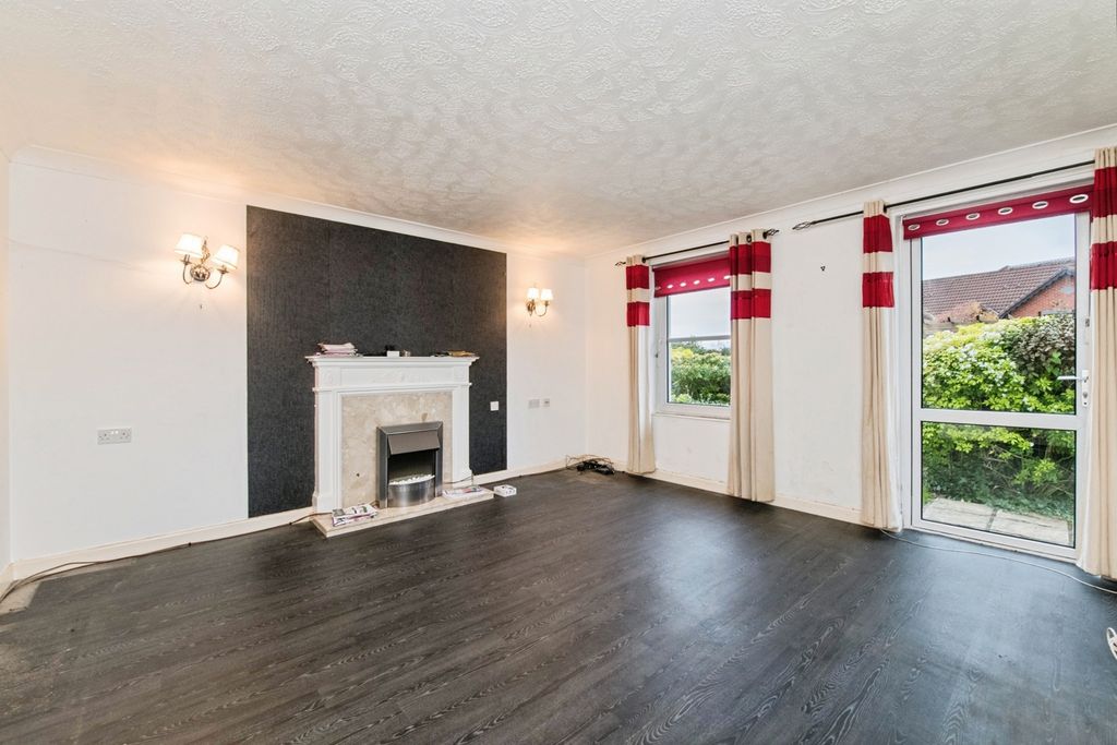 Property photo 3 of 17 Photo