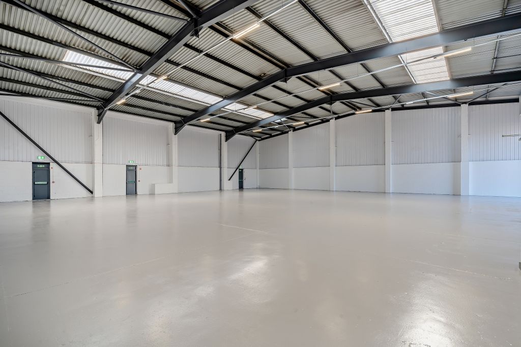 Property photo 3 of 13 8674314-Unit Z-Interior41-800