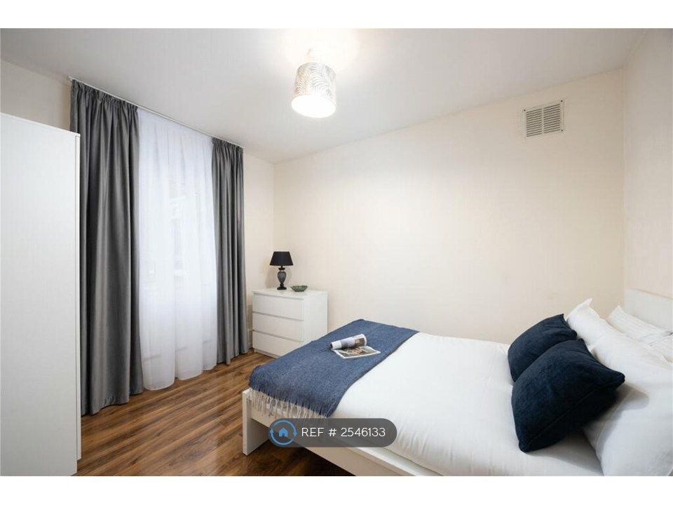 Property photo 3 of 11 Bedroom 2