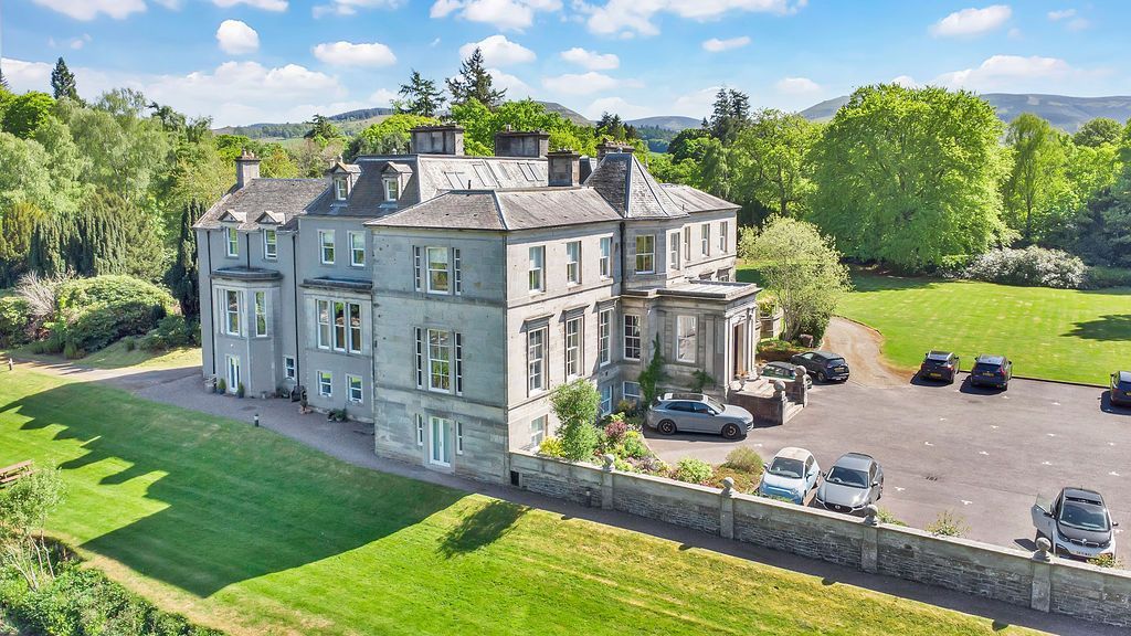 Property photo 1 of 21