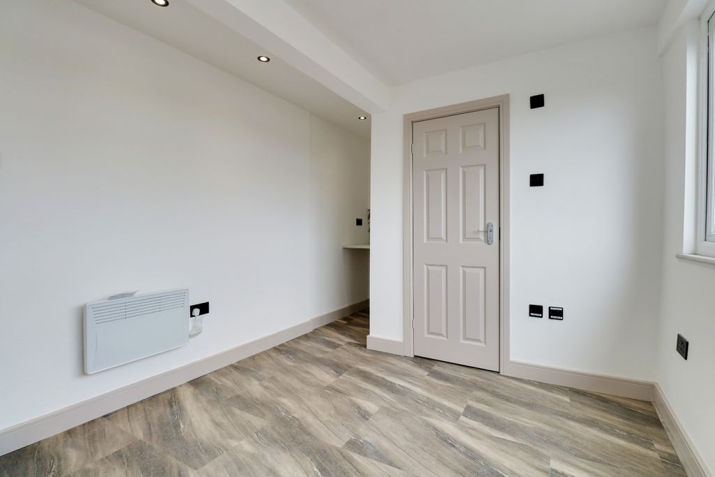 Property photo 2 of 8 5104861
