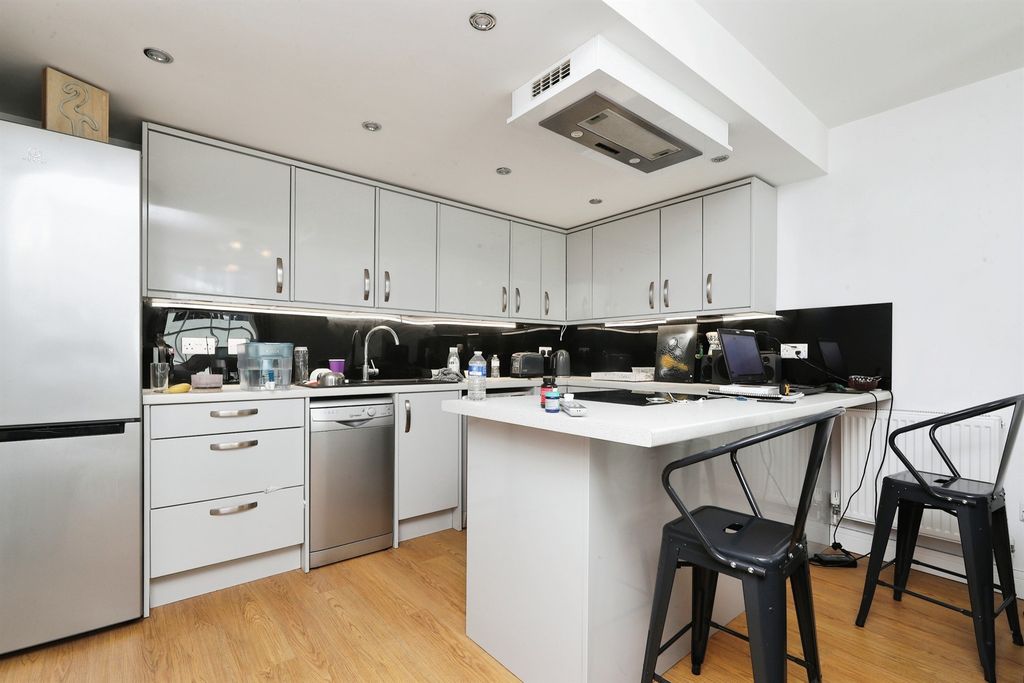 Property photo 1 of 7 Kitchen