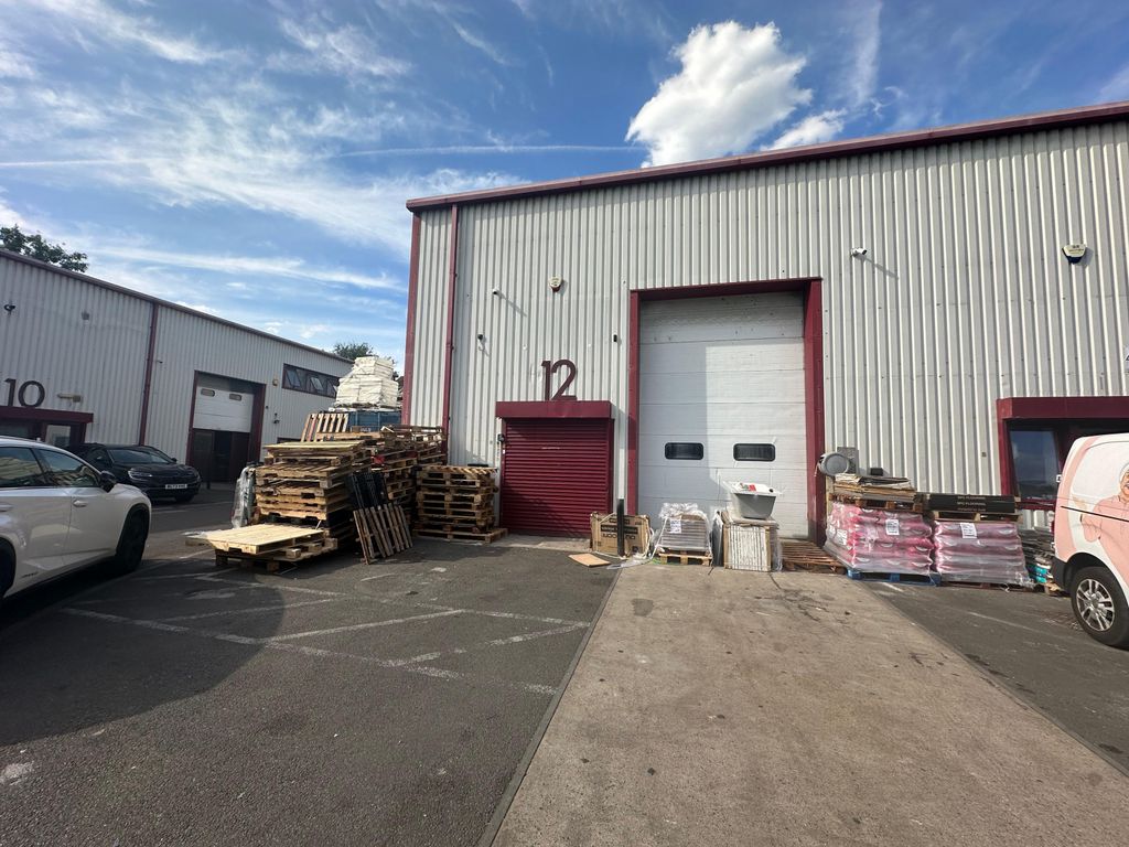 Property photo 1 of 5 An Industrial Unit To Let In Southall
