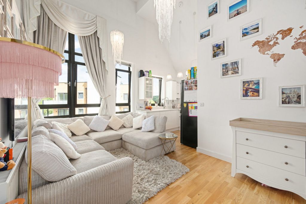 Property photo 1 of 12