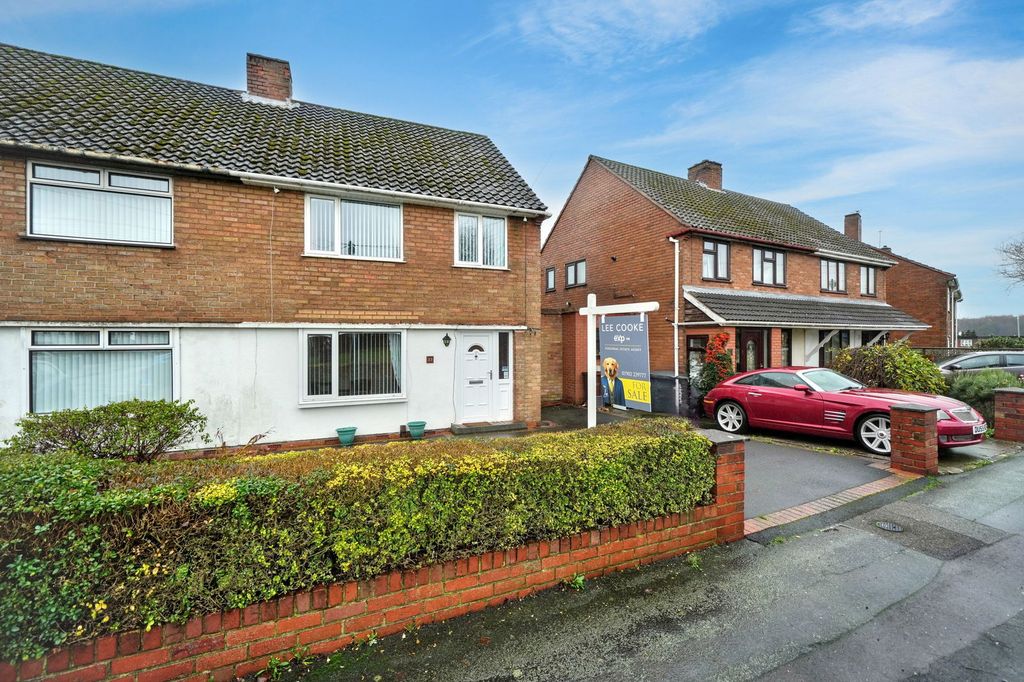 Property photo 2 of 20