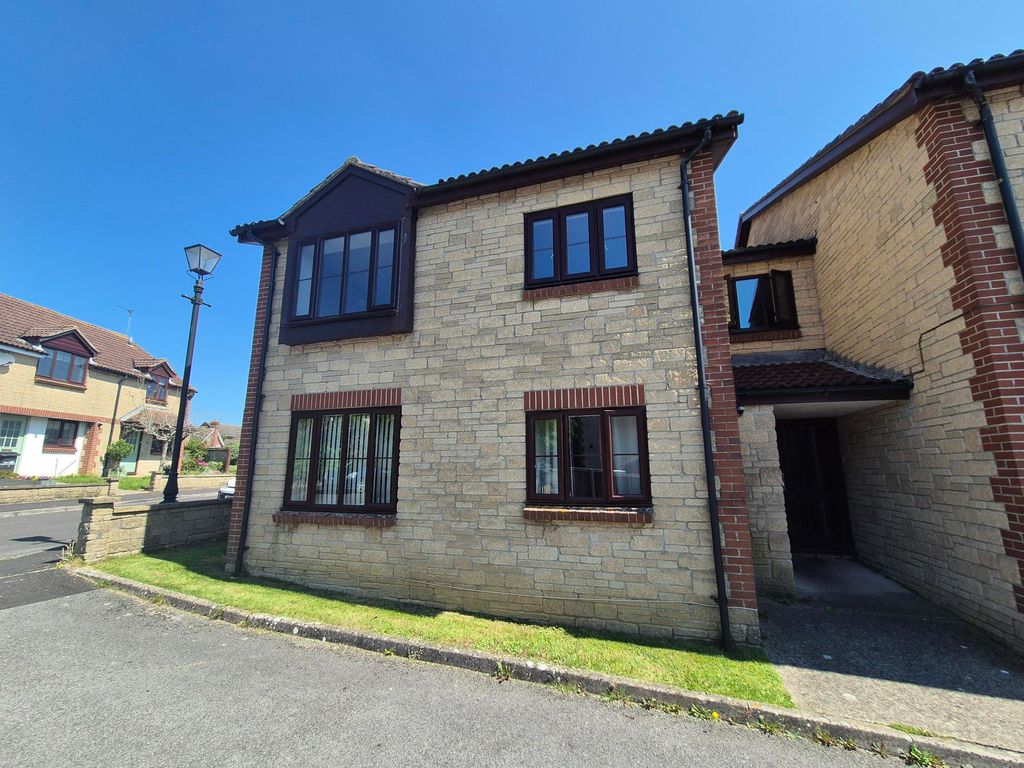 Property photo 1 of 7 1000008398