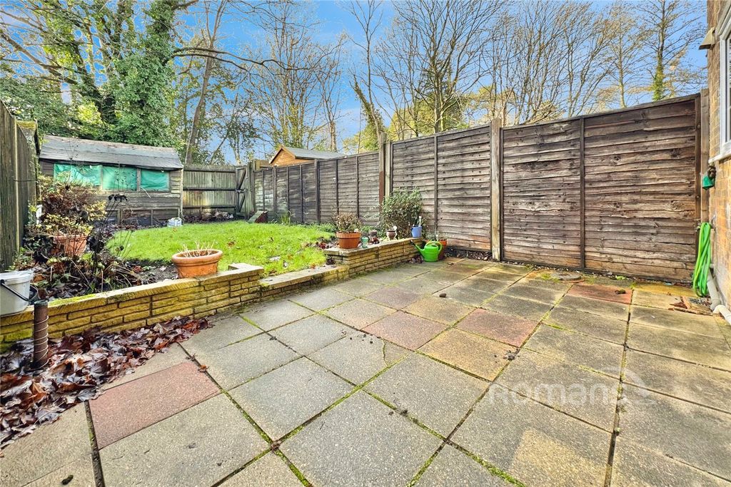 Property photo 2 of 13 Garden