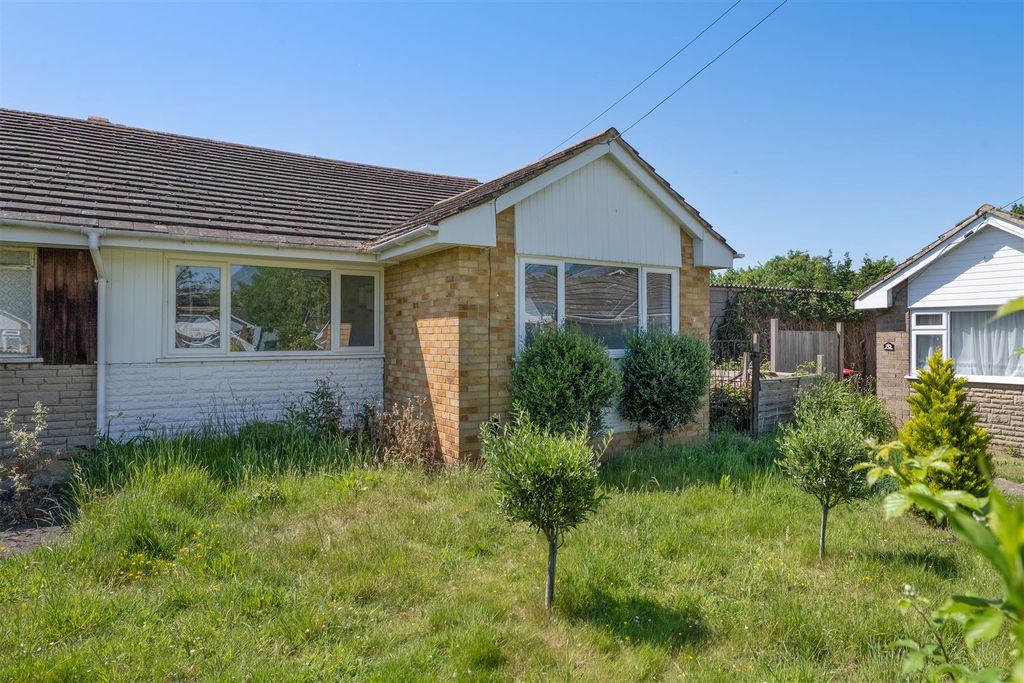 Property photo 1 of 16 Highgate Road, Whitstable