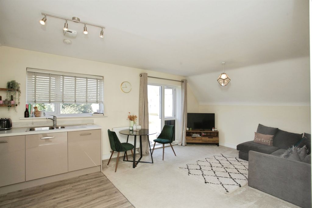 Property photo 2 of 20