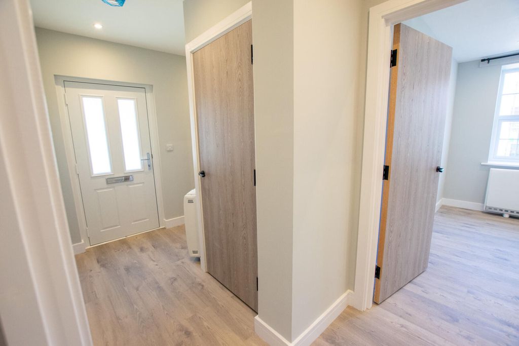 Property photo 3 of 10 Hallway