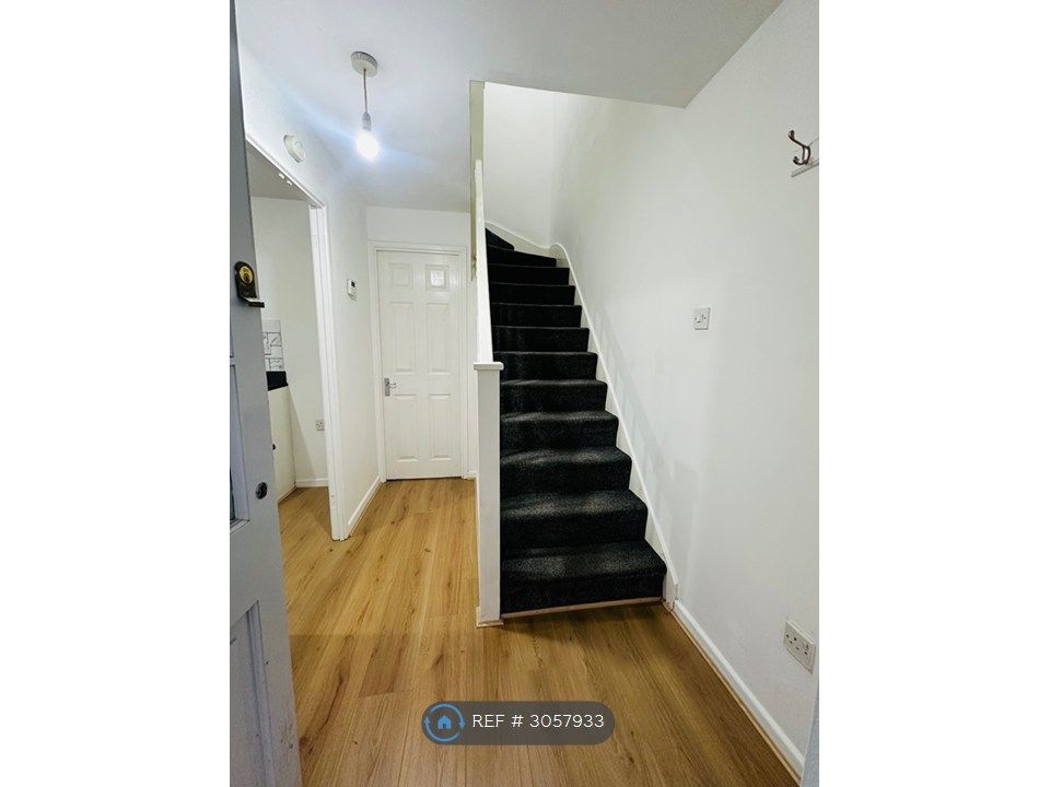 Property photo 2 of 10 Hall