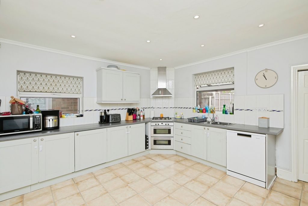 Property photo 3 of 16 Photo