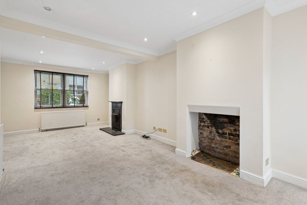 Property photo 3 of 19