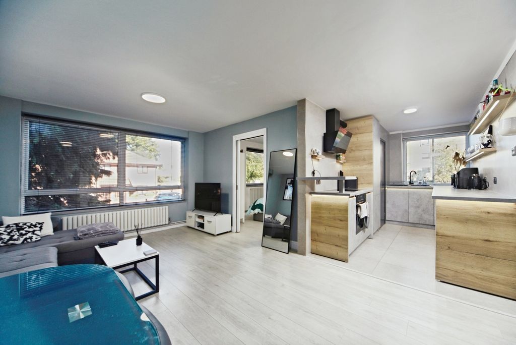 Property photo 2 of 11 Photo