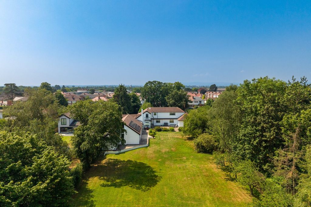 Property photo 1 of 20 14 Long Lane
