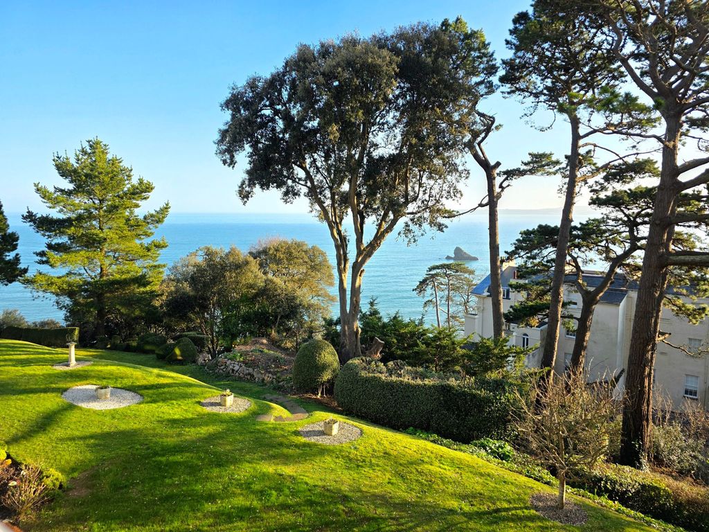 Property photo 2 of 34