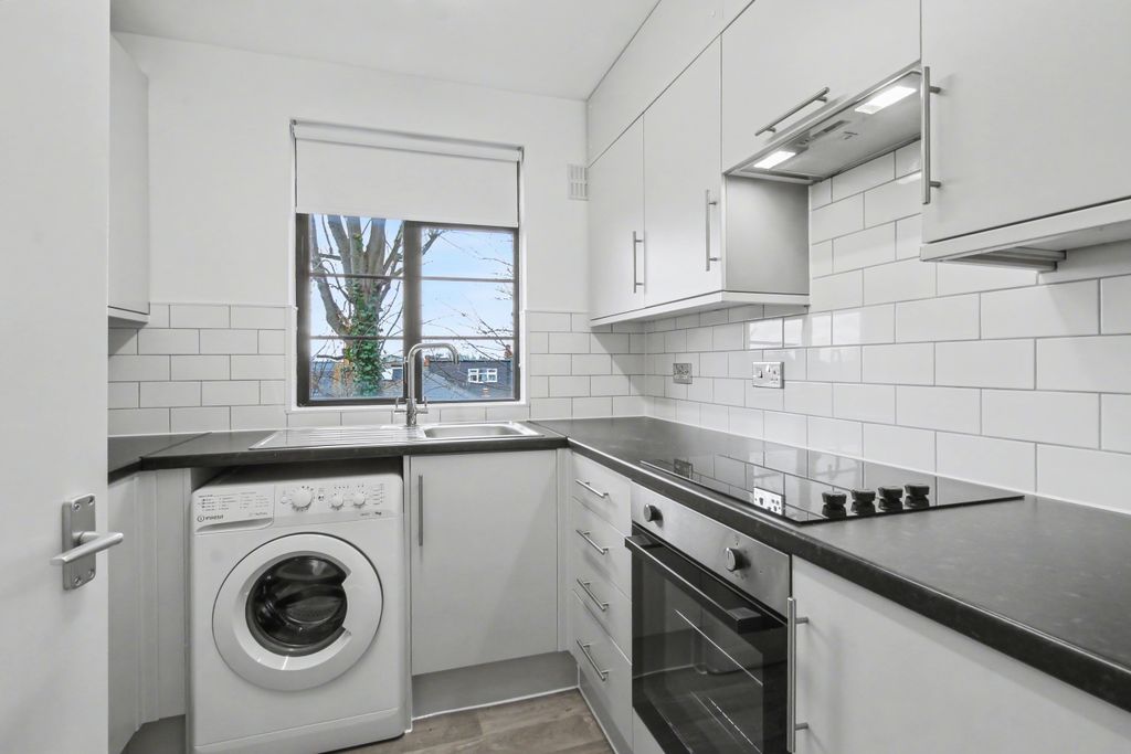 Property photo 3 of 7 3 Kitchen.Jpg