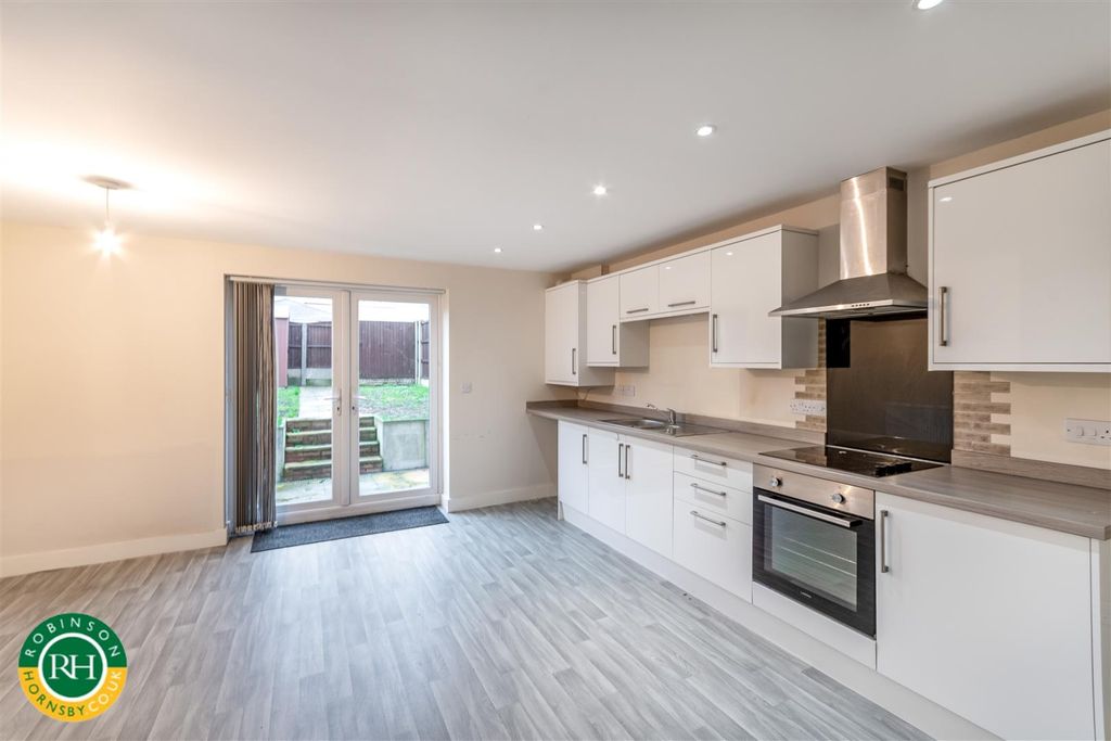 Property photo 3 of 20 Dining Kitchen