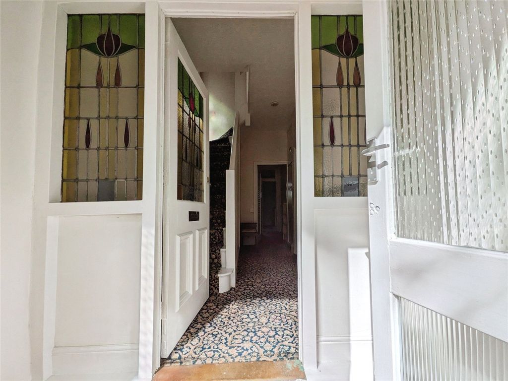 Property photo 2 of 20 Entrance Porch