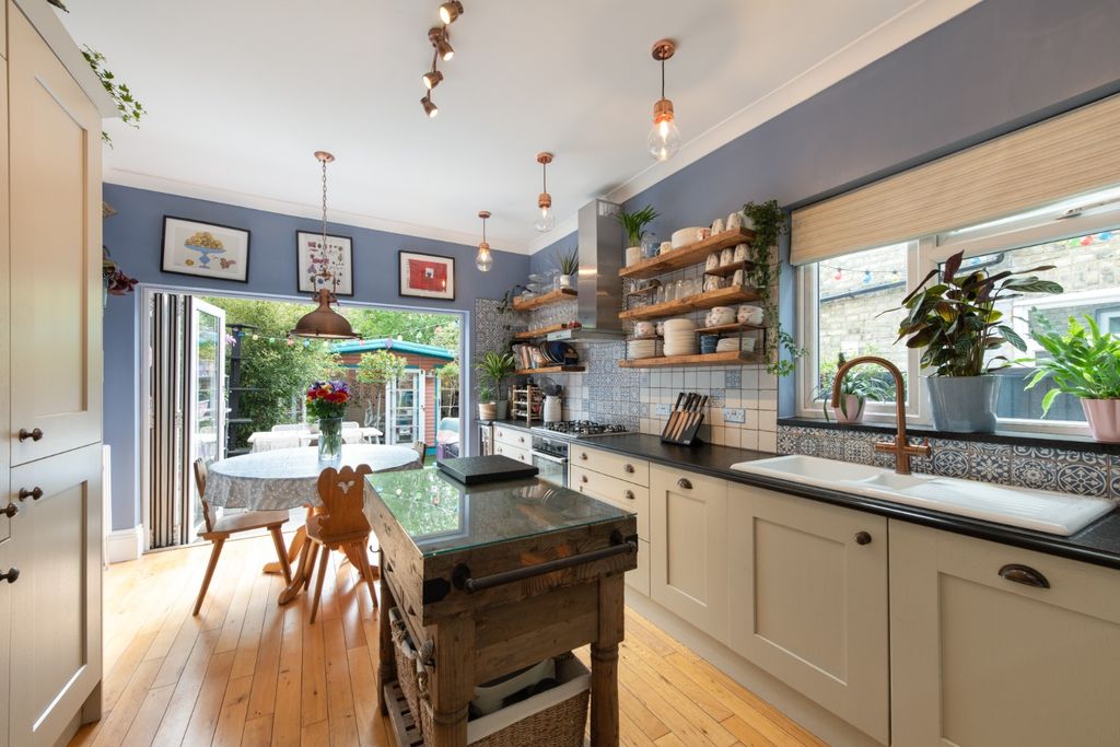 Property photo 3 of 40 4973423