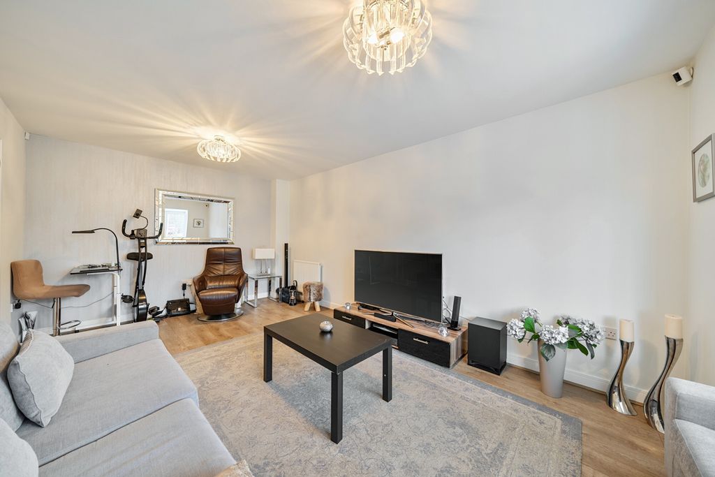 Property photo 2 of 25 1385189-24-6932dc...