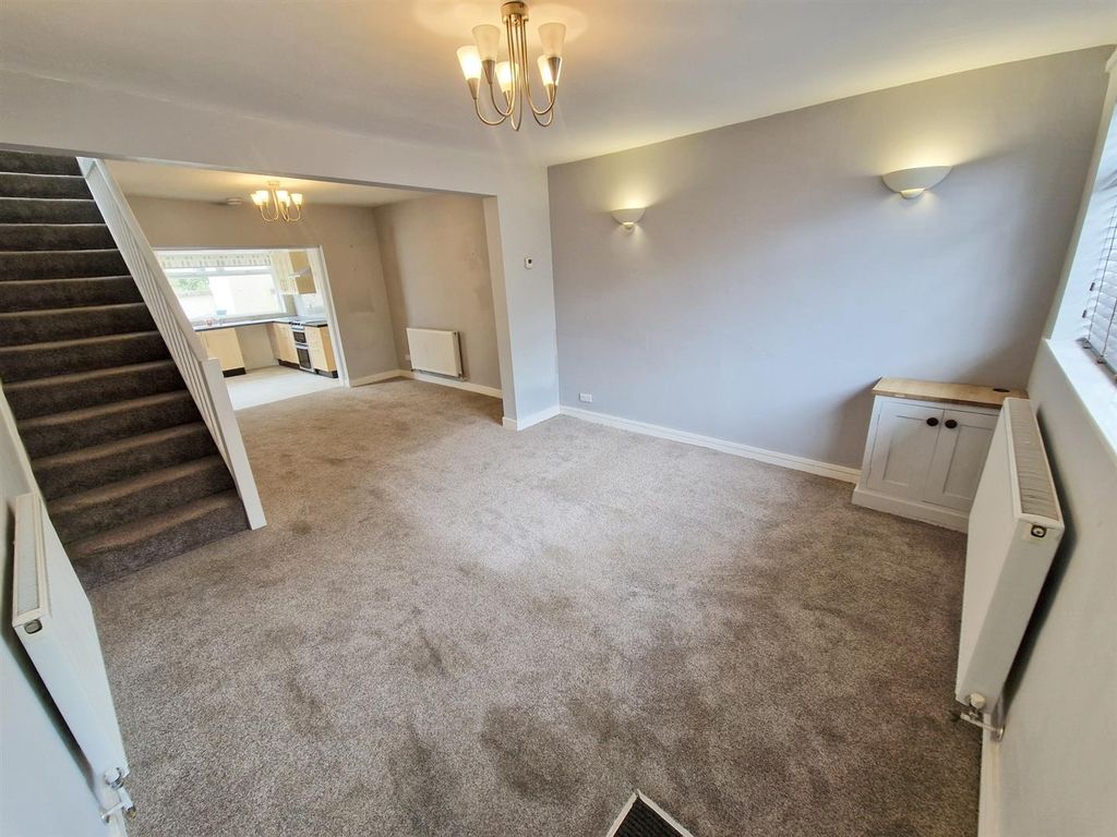 Property photo 2 of 11 Lounge