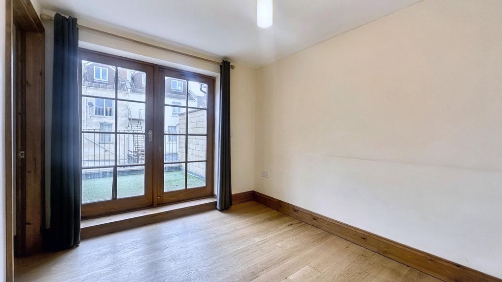 Property photo 3 of 11 Bright Bedroom With Large Patio Doors...