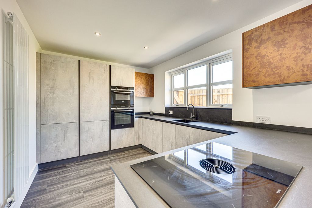 Property photo 3 of 23