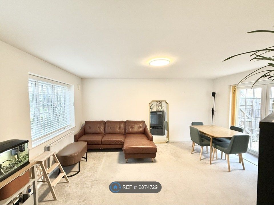 Property photo 2 of 15 Living Diner