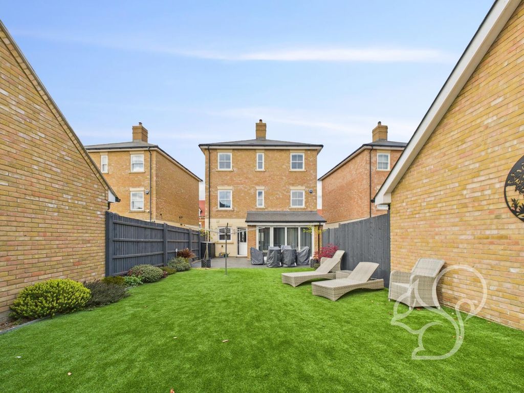 Property photo 2 of 27 Rear Garden