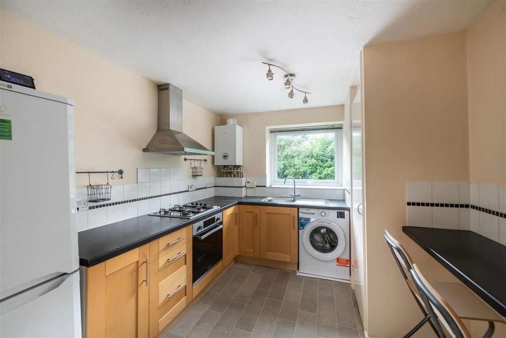 Property photo 2 of 8 4 Sunningdale Internals-4.Jpg