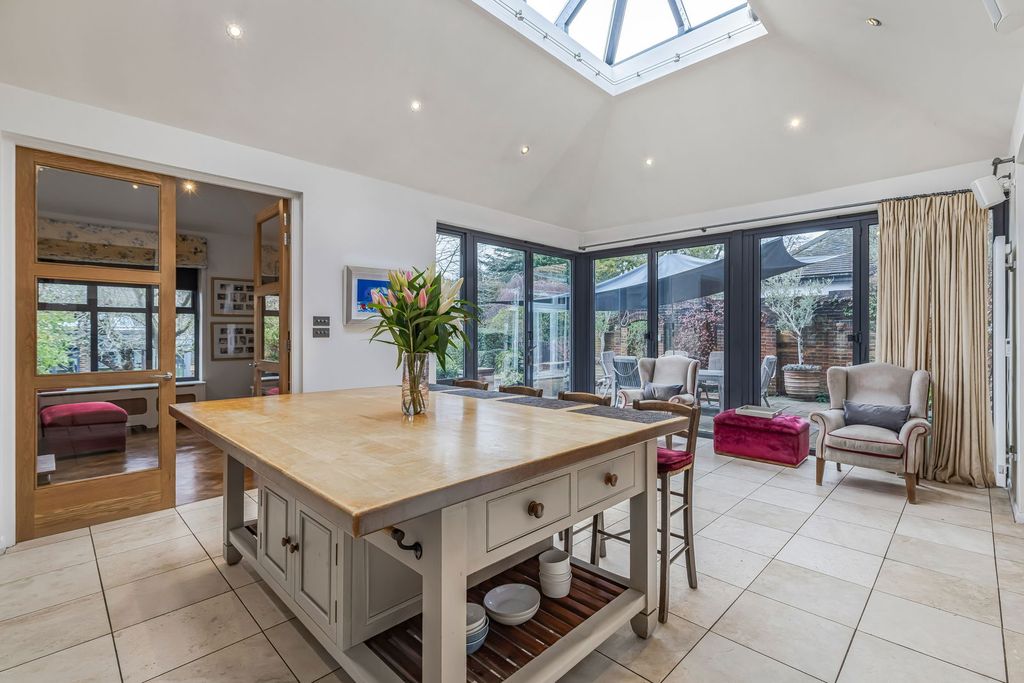 Property photo 2 of 24