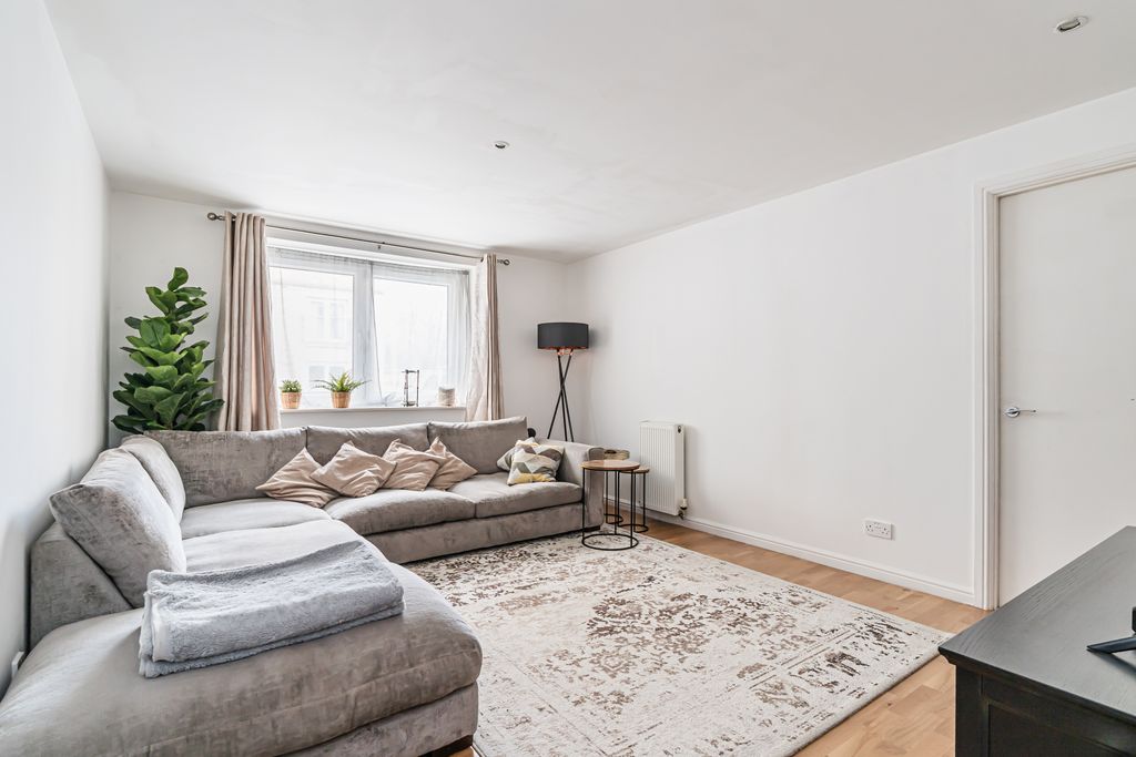 Property photo 2 of 21 Property Image 2