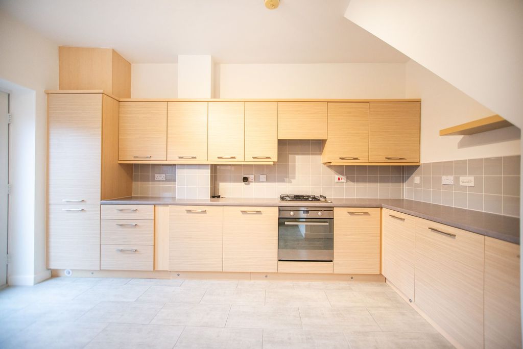 Property photo 2 of 19 Kitchen