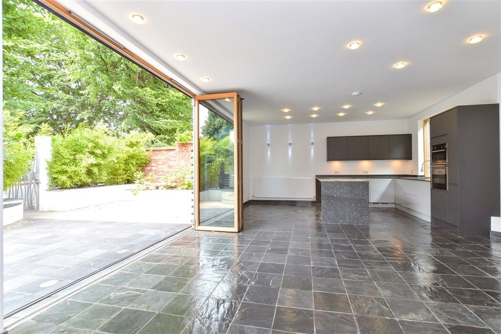 Property photo 2 of 16 Internal Feature