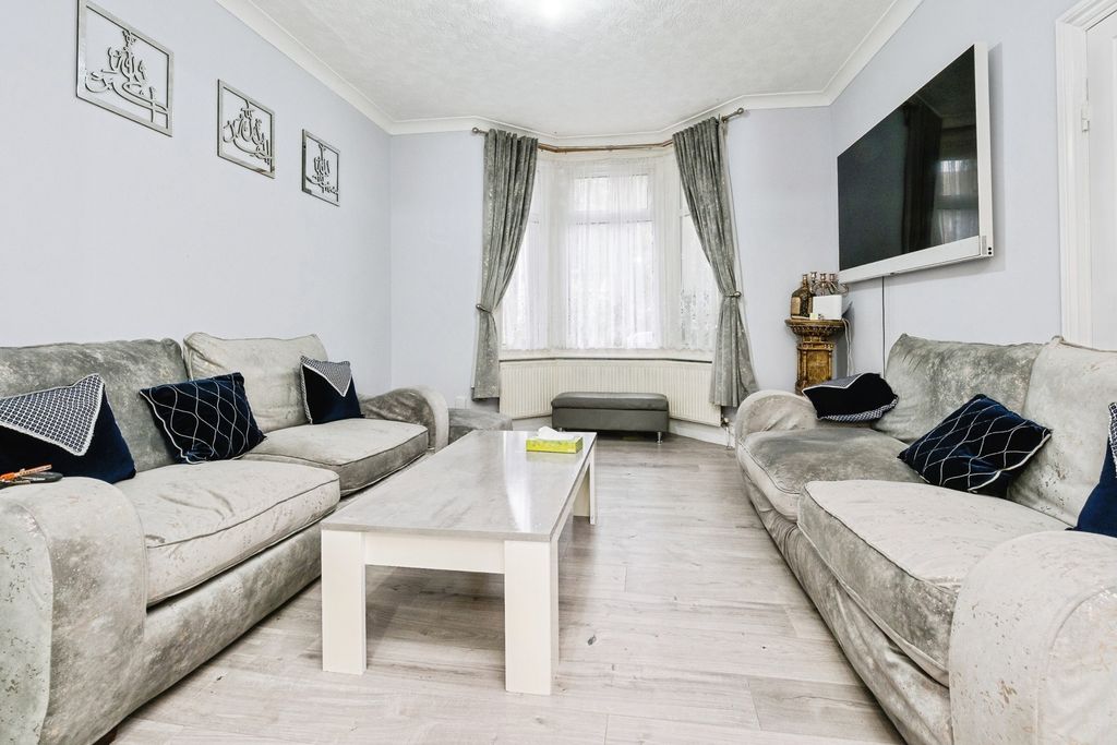 Property photo 3 of 22 Pbox-Img.Jpg