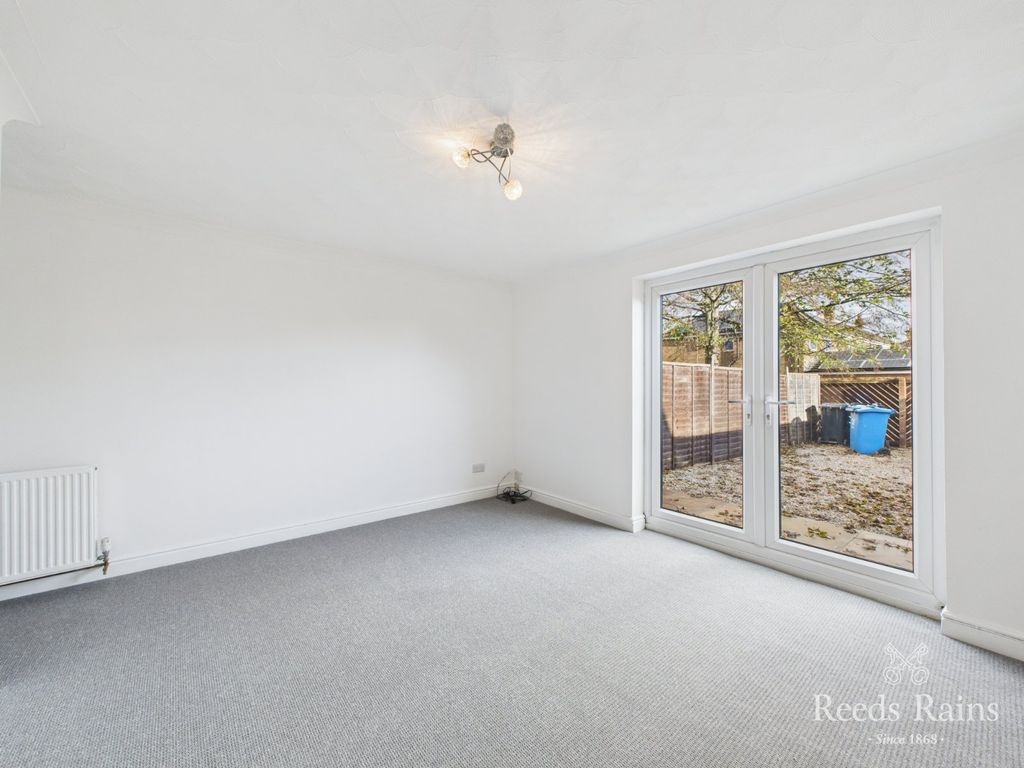 Property photo 3 of 19 Sitting Room