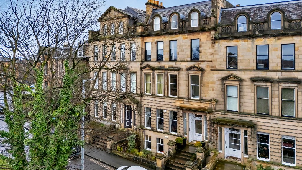 Property photo 1 of 20 3-Web-Or-Mls-7 Dundonald Road Basement Flat_50 - C