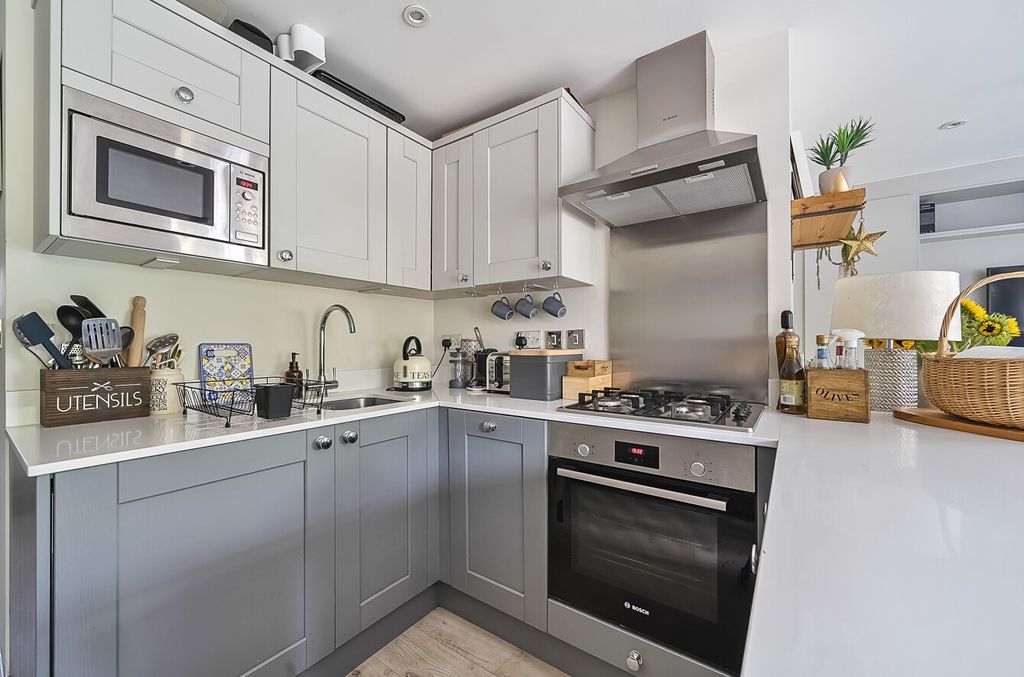 Property photo 2 of 23 1326468-20-687E38...