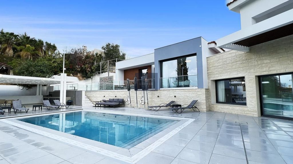 Property photo 1 of 9